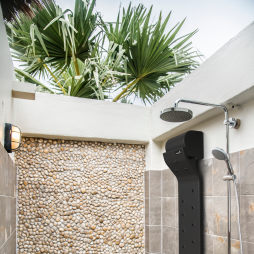 Valiryo in Outdoor Dusche Valiryo in Outdoor Dusche Installiert
